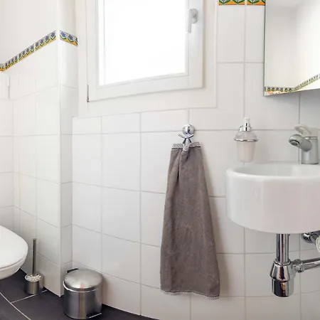 1 Cozy Bedroom For 2 People - Garden & Pool Montreux
